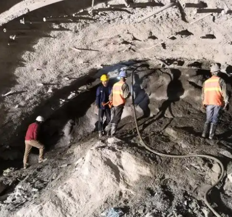 勐腊拱顶带模注浆料的施工流程及注意事项